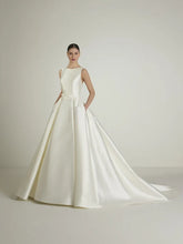 Load image into Gallery viewer, Simonetta by House of St Patrick