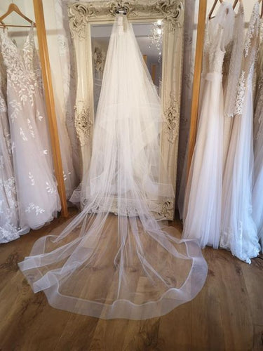 Statement horsehair Edge veil