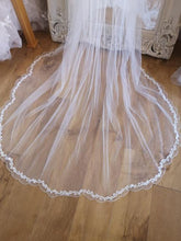 Load image into Gallery viewer, Italian Tulle Royal Lace Veil