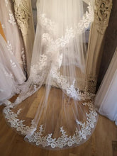 Load image into Gallery viewer, Dramatic Floral Lace Edge Veil