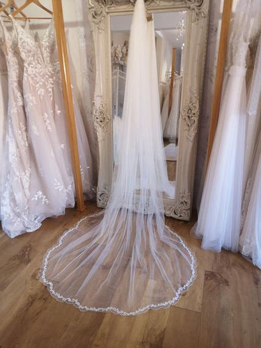 Italian Tulle Royal Lace Veil