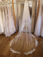 Load image into Gallery viewer, Beaded Guipure Lace Veil