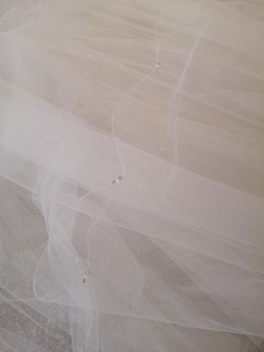 Scalloped edge, pearl and diamante veil