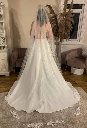 Matte lace edge veil