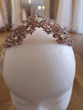 Load image into Gallery viewer, SPARKLING CRYSTAL TIARA