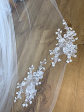 Load image into Gallery viewer, Floral Lace Diamanté veil