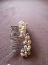 Load image into Gallery viewer, CULTURED PEARL &amp; CRYSTAL COMB