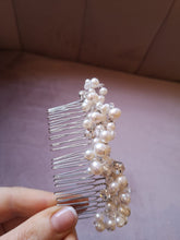 Load image into Gallery viewer, CULTURED PEARL &amp; CRYSTAL COMB