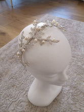 Load image into Gallery viewer, Large Leaf &amp; Pearl Head band