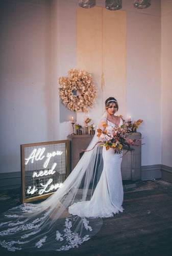 Pretty Floral Ivory - Single Tier