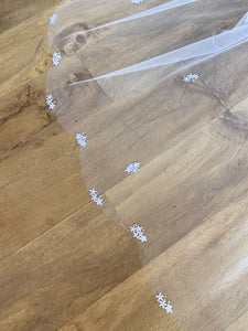 Dainty floral scatter veil