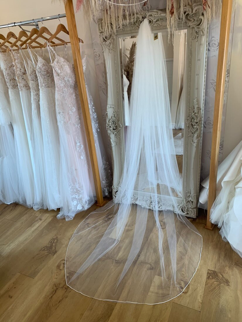 Tulle cord edge veil