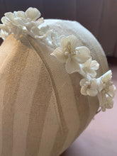 Load image into Gallery viewer, Statement Flower Headband