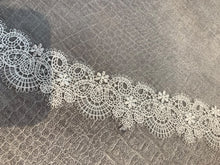 Load image into Gallery viewer, Guipure Lace Veil