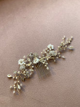 Load image into Gallery viewer, Dainty Crystal Rose and Pearl Comb