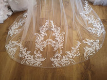 Load image into Gallery viewer, Soft lace train veil